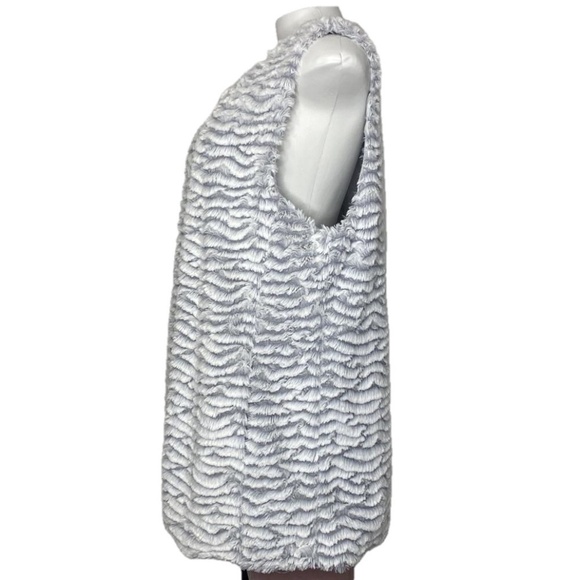 BETSY JOHNSON White Silver Gray Faux Fur Sleeveless Mobwife Retro Glam Vest L - Picture 8 of 16